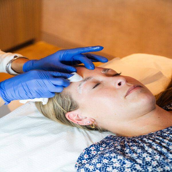 Brow Lamination & Tint