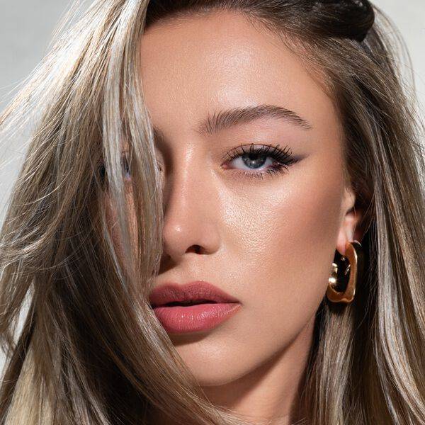 El Velo de Champ&aacute;n: Brillo Ultra definido con Pravana Purelight Blonding
